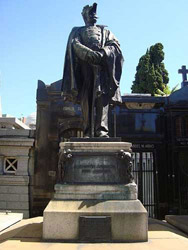 Tumba y estatua del Almirante Manuel José García Mansilla
