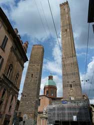 Torre Garisenda y Torre Asinelli