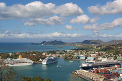 Vista del puerto en Castries